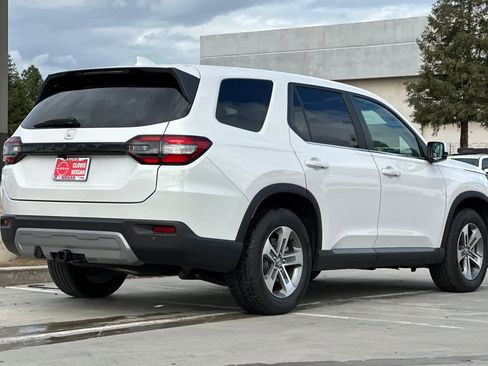 Used 2024 Honda Pilot EX-L image 3