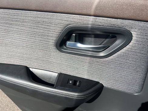 Used 2023 Nissan Rogue SV image 28