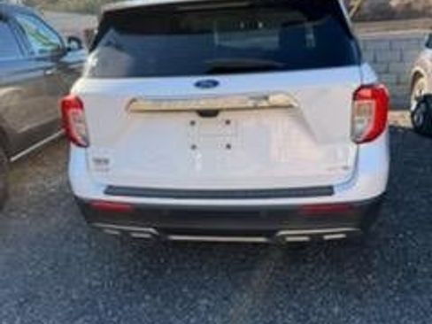 Used 2020 Ford Explorer XLT w/ Equipment Group 202A image 6