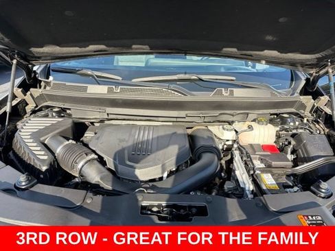 Used 2025 Chevrolet Traverse LT FWD image 11