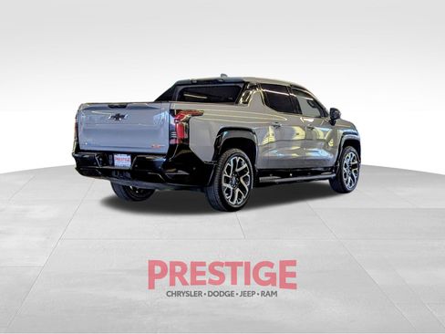 Used 2025 Chevrolet Silverado EV RST AWD/4WD image 8