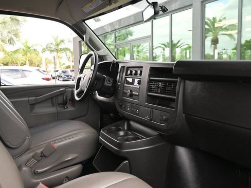 Used 2022 GMC Savana 3500 Extended w/ Driver Convenience Package RWD image 18