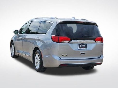 Used 2020 Chrysler Pacifica Touring-L image 3