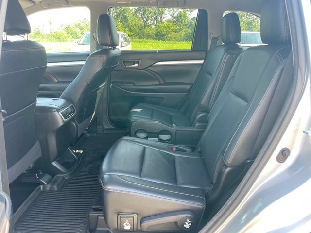 Used 2017 Toyota Highlander XLE AWD/4WD image 28