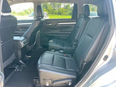 Used 2017 Toyota Highlander XLE AWD/4WD image 28
