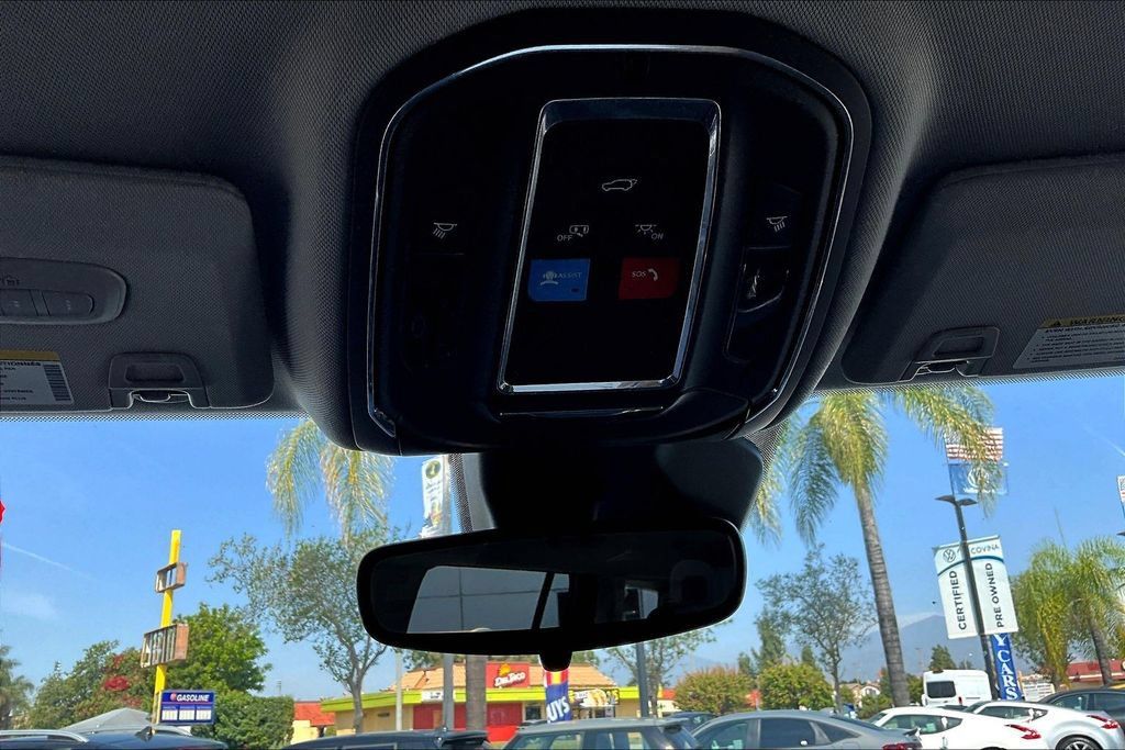 Used 2021 Jeep Grand Cherokee L Limited RWD image 16