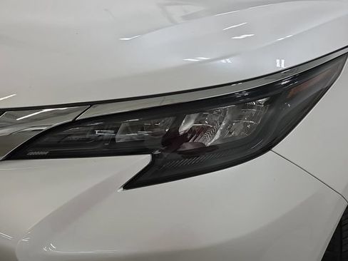Used 2024 Toyota Sienna XLE FWD image 25