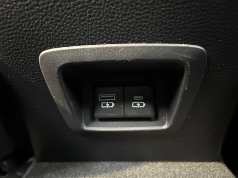 Certified 2022 Toyota Corolla Cross LE w/ Moonroof Package image 19