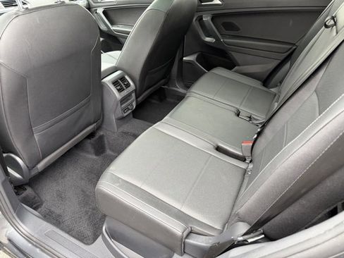 Used 2020 Volkswagen Tiguan SE w/ Panoramic Sunroof Package image 19
