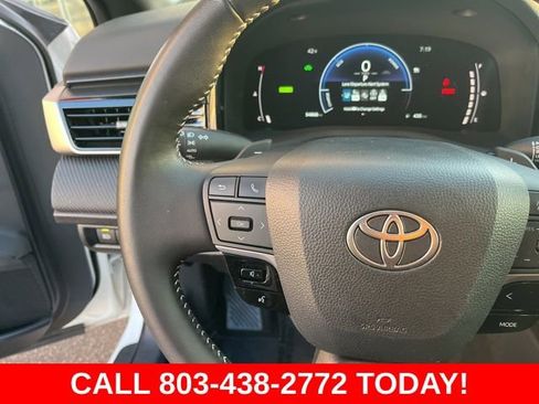 Used 2025 Toyota Camry SE image 19