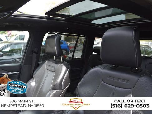 Used 2022 Jeep Grand Cherokee Overland w/ Luxury Tech Group IV AWD/4WD image 7