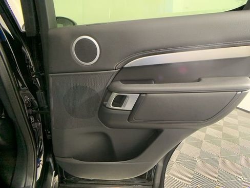 Used 2025 Land Rover Discovery Dynamic SE image 28