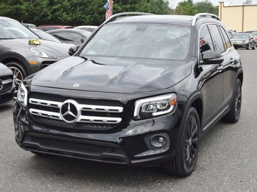 Used 2021 Mercedes-Benz GLB 250 4MATIC w/ Premium Package image 3