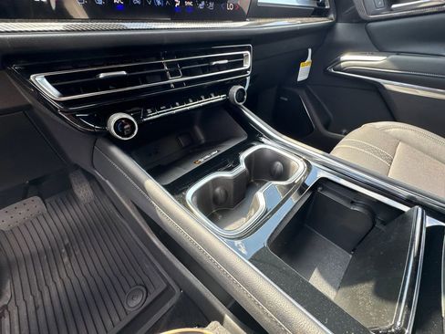 New 2026 Chevrolet Traverse High Country w/ LPO, Floor Liner Package FWD image 33