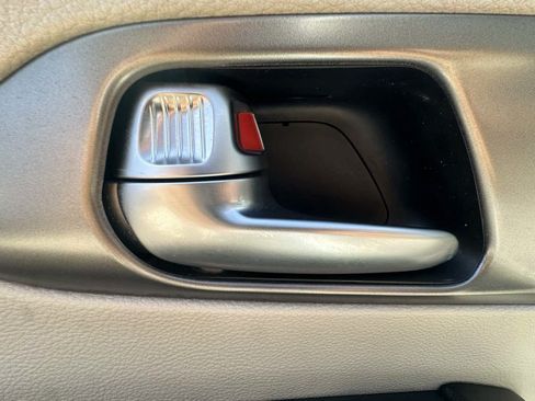 Used 2021 Chrysler Pacifica Touring-L FWD image 24
