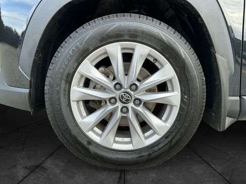 Used 2022 Toyota Corolla Cross LE image 14