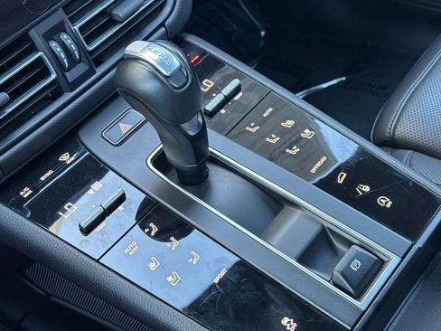 Used 2024 Porsche Macan AWD/4WD image 17
