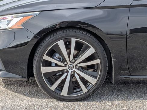Used 2019 Nissan Altima 2.5 SR FWD image 11