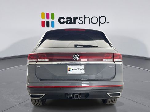 Used 2025 Volkswagen Atlas SE image 4