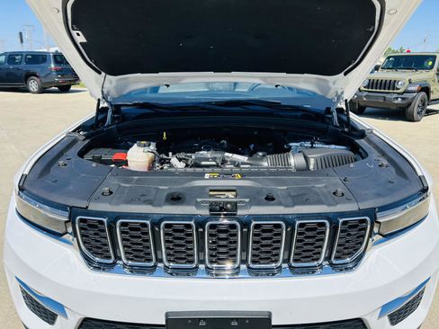 Used 2023 Jeep Grand Cherokee Limited AWD/4WD image 45