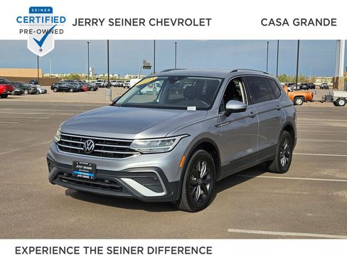 Used 2022 Volkswagen Tiguan SE AWD/4WD image 1