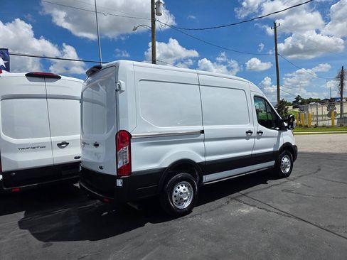 Used 2023 Ford Transit 250 Medium Roof AWD image 5