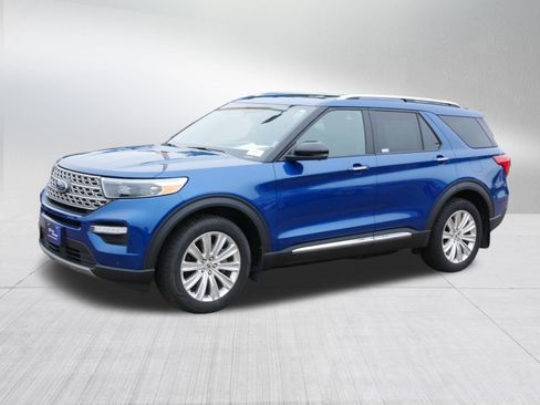 Certified 2020 Ford Explorer Limited AWD/4WD image 3