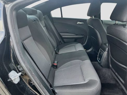 Used 2018 Dodge Charger SXT RWD image 25