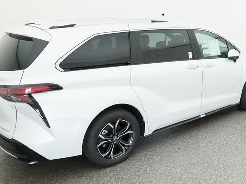 New 2026 Toyota Sienna Platinum AWD/4WD image 27