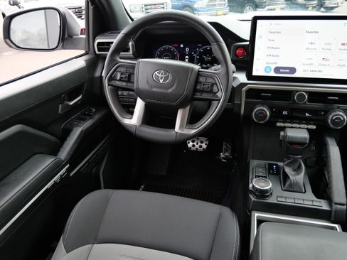 Used 2025 Toyota Tacoma TRD Sport AWD/4WD image 9