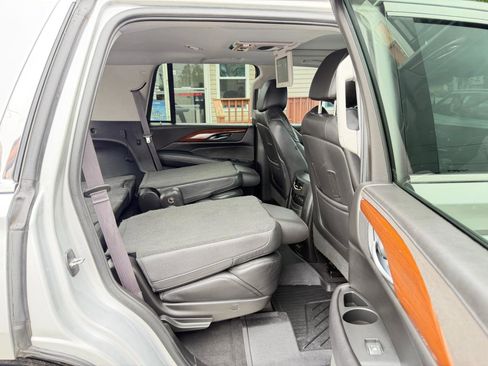 Used 2017 Cadillac Escalade Luxury AWD/4WD image 45