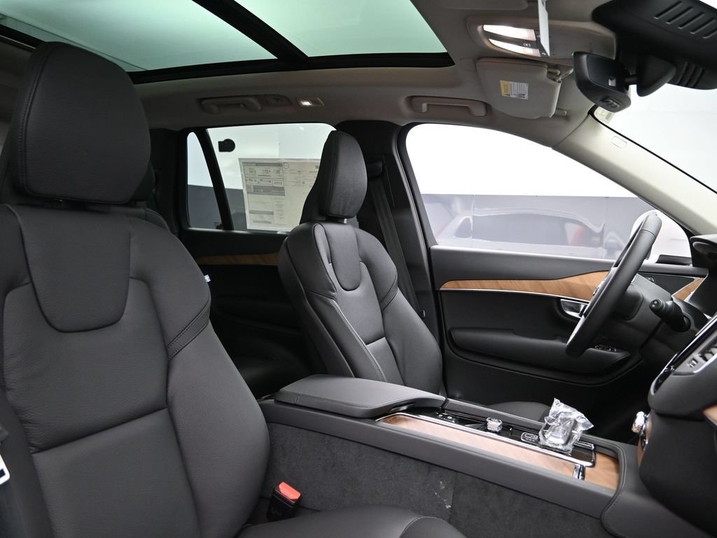 Certified 2025 Volvo XC90 T8 Core w/ Protection Package Premier AWD/4WD image 36