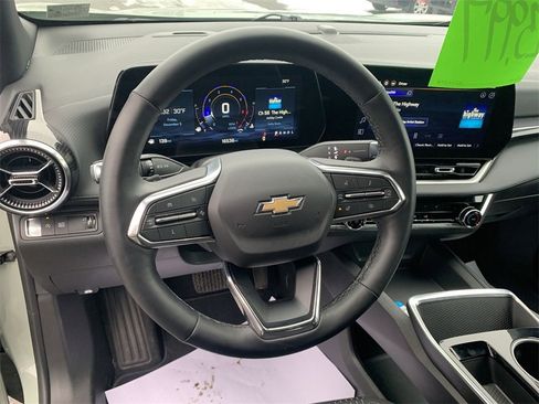 Used 2025 Chevrolet Equinox LT image 15