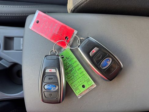 Used 2025 Subaru Crosstrek 2.0i Premium image 38