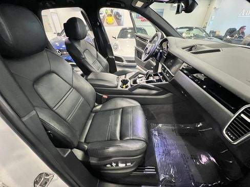 Used 2020 Porsche Cayenne AWD/4WD image 30