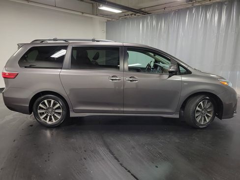 Used 2018 Toyota Sienna Limited Premium AWD/4WD image 9