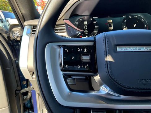 New 2025 Land Rover Range Rover Long Wheelbase SE image 17