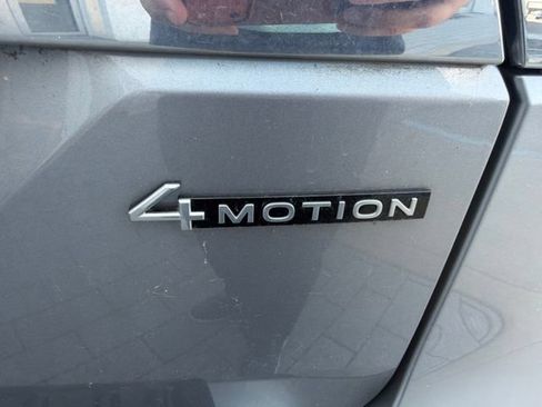 Used 2024 Volkswagen Atlas SE AWD/4WD image 16