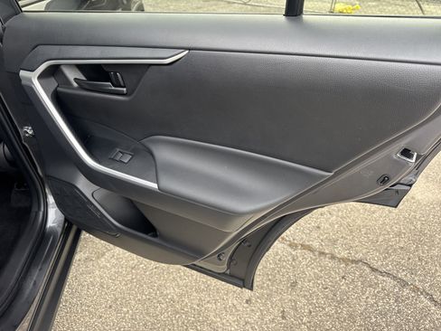 Used 2022 Toyota RAV4 LE image 16
