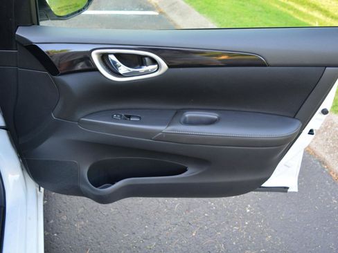 Used 2019 Nissan Sentra SV FWD image 18