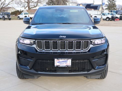 Used 2025 Jeep Grand Cherokee Laredo image 2