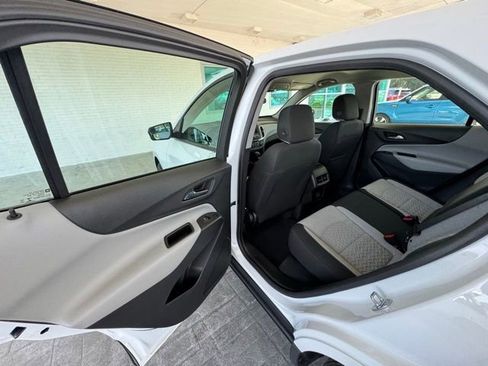 Used 2022 Chevrolet Equinox LS image 19