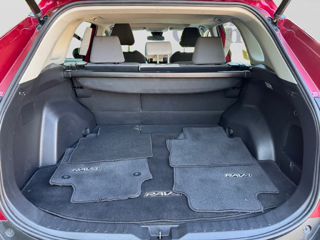 Used 2021 Toyota RAV4 XLE w/ Convenience Package AWD/4WD image 4