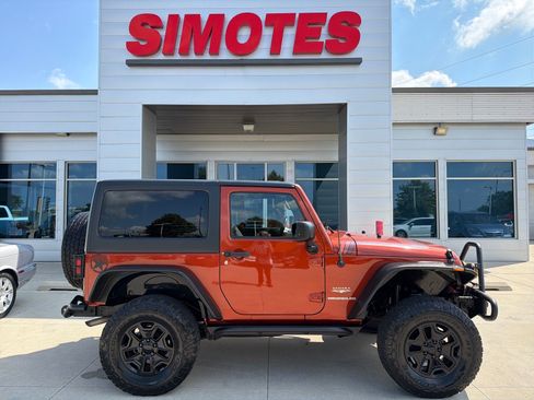 Used 2014 Jeep Wrangler Sahara w/ Connectivity Group AWD/4WD image 1