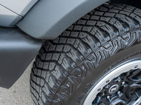 Used 2024 Ford Bronco Big Bend w/ Sasquatch Package AWD/4WD image 38