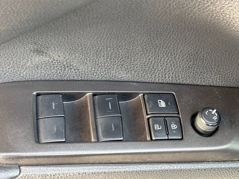 Used 2023 Toyota Camry SE w/ Cold Weather Package image 7