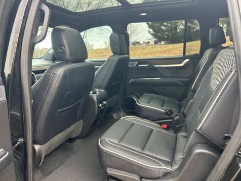 Used 2024 GMC Acadia Denali w/ Super Cruise Package image 31