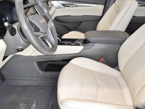 Used 2022 Cadillac XT5 Premium Luxury w/ LPO, Floor Liner Package image 20