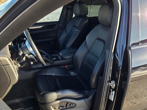 Used 2022 Porsche Cayenne image 5