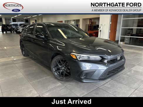 Used 2024 Honda Civic Sport image 1